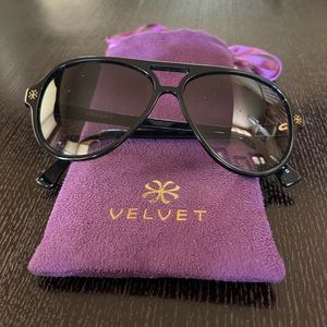 Velvet Eyewear Women’s Ava Sunglasses Black